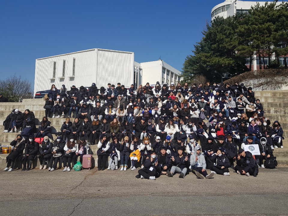 러시아어문 학생들을 찾아볼까요?